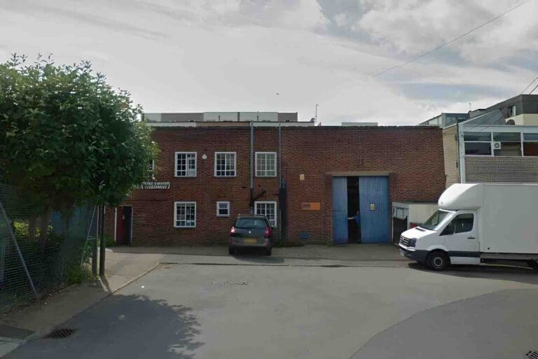 Freehold site with development potential in Richmond, TW9