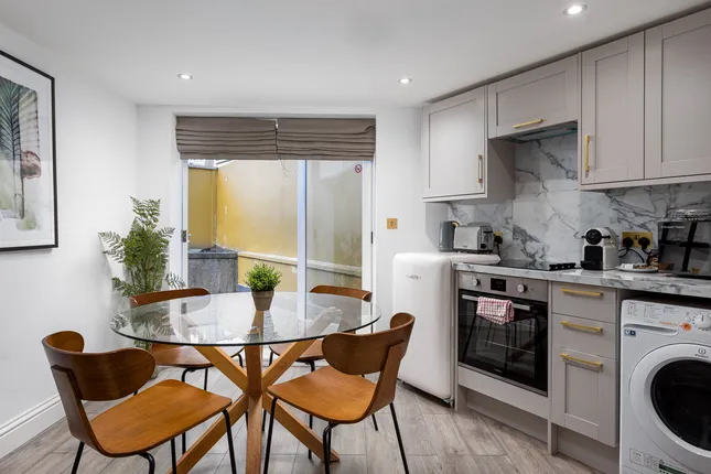 Unbroken freehold building comprising 7 serviced apartments in Notting Hill