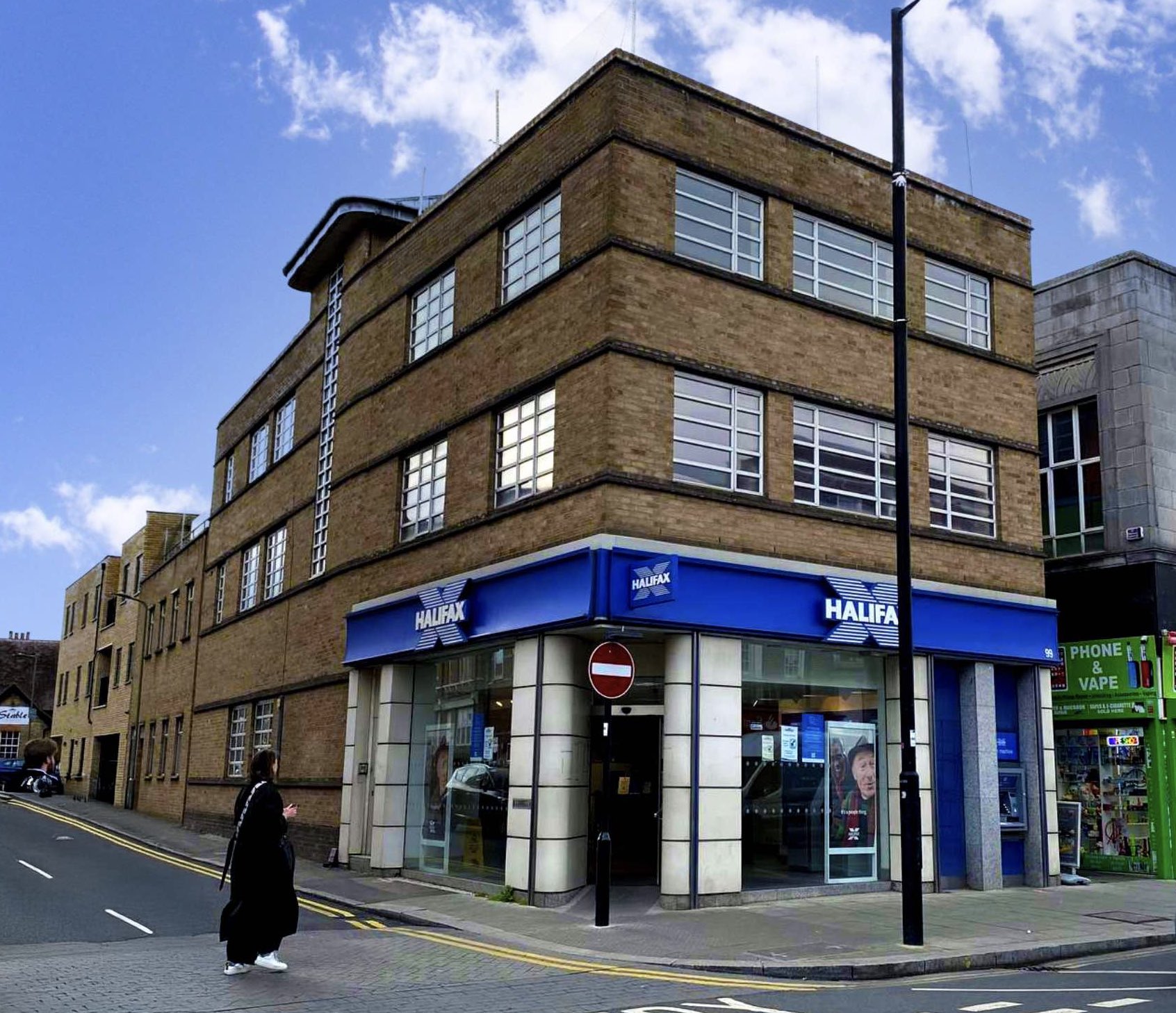 Unbroken freehold building in Barnet