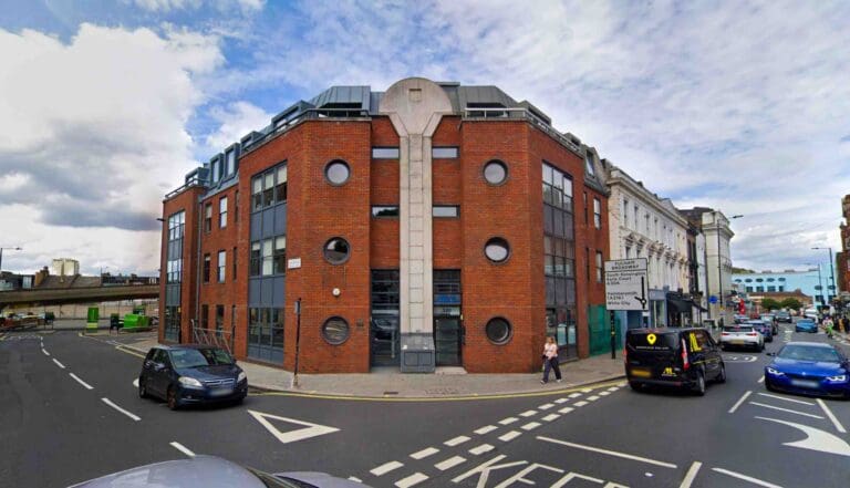 Income-producing office building with development potential in Fulham Broadway
