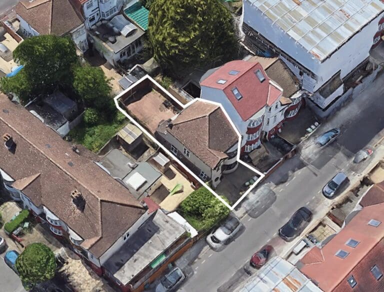 Freehold house in Stamford Hill