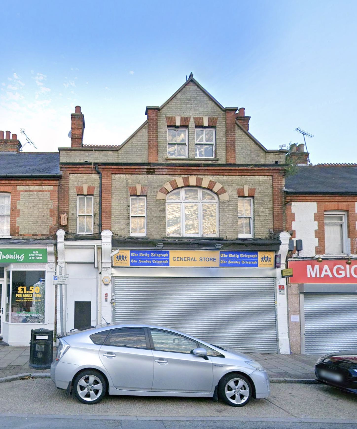 Freehold mixed-use building in Northwood