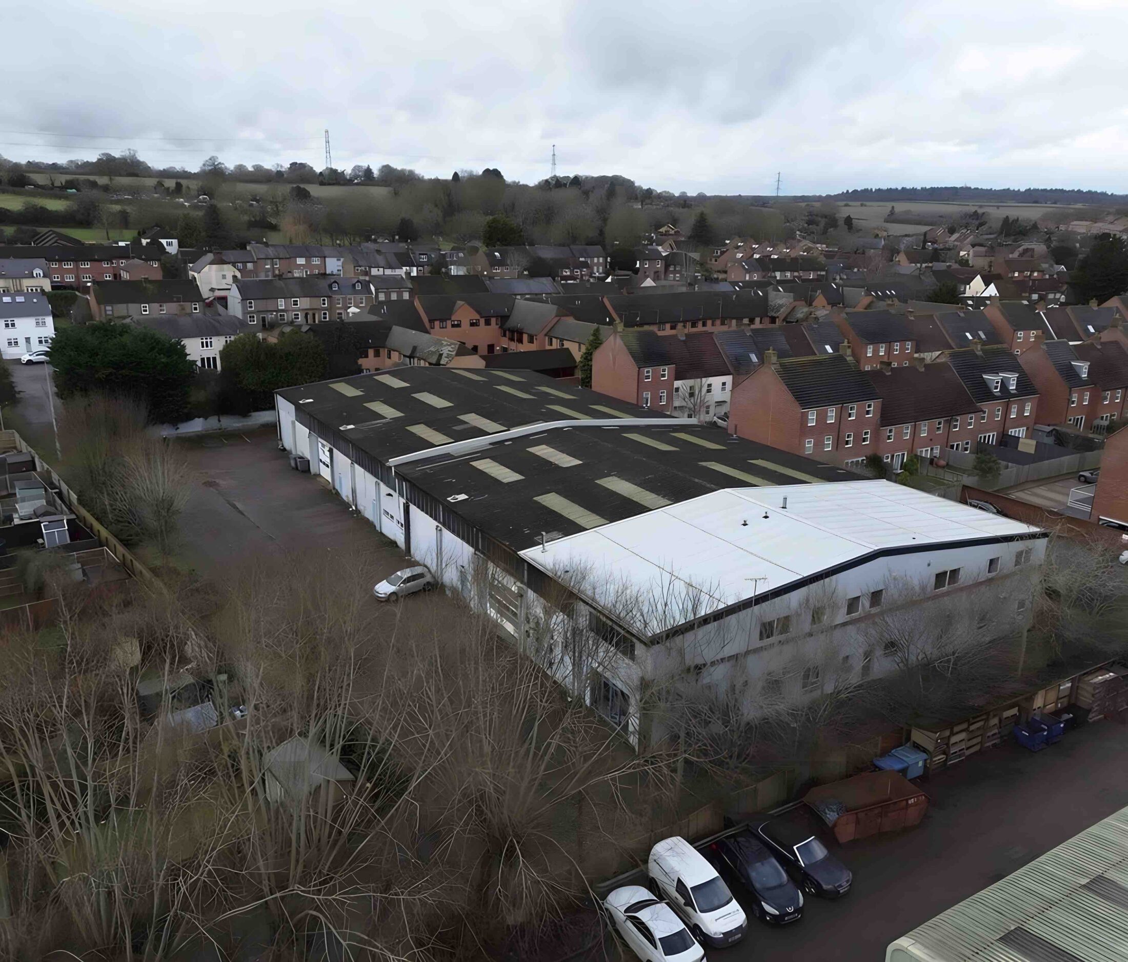 Industrial unit in Markyate sold with vacant possession