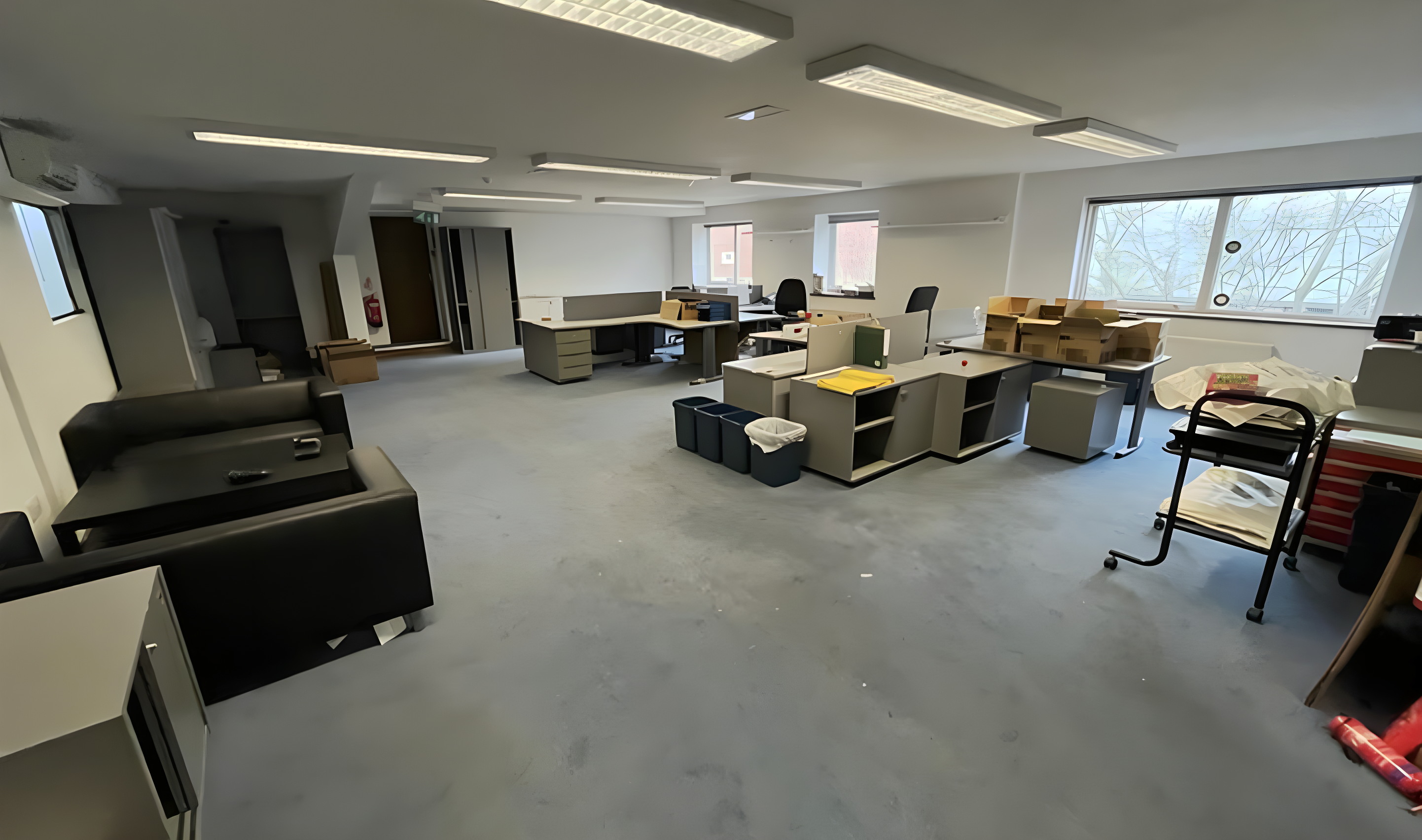 Industrial unit in Markyate sold with vacant possession