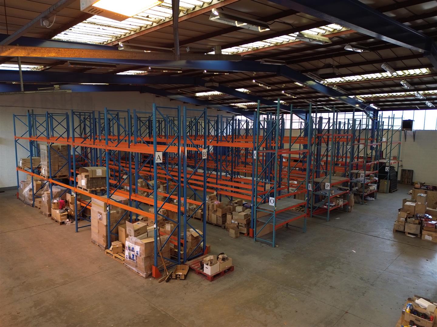 Industrial unit in Markyate sold with vacant possession